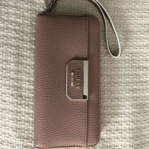 Ladies Guess Zip Around Wallet/Wristlet